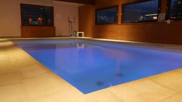 Piscina coperta, piscina all'aperto