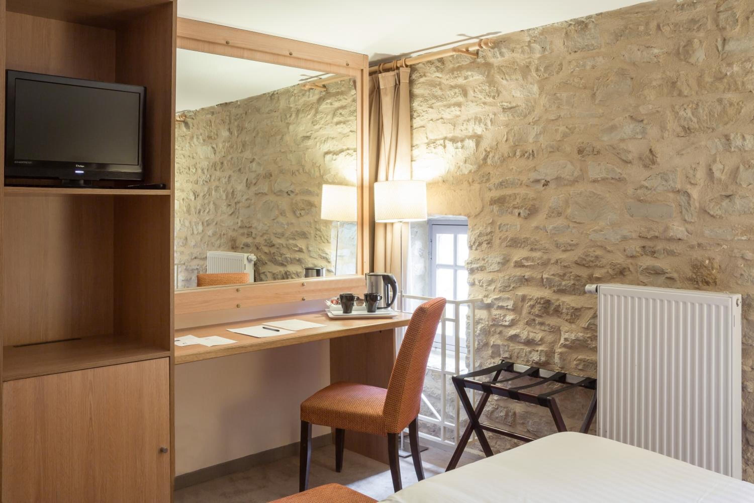 Minibar, Schreibtisch, schallisolierte Zimmer, Bügeleisen/Bügelbrett