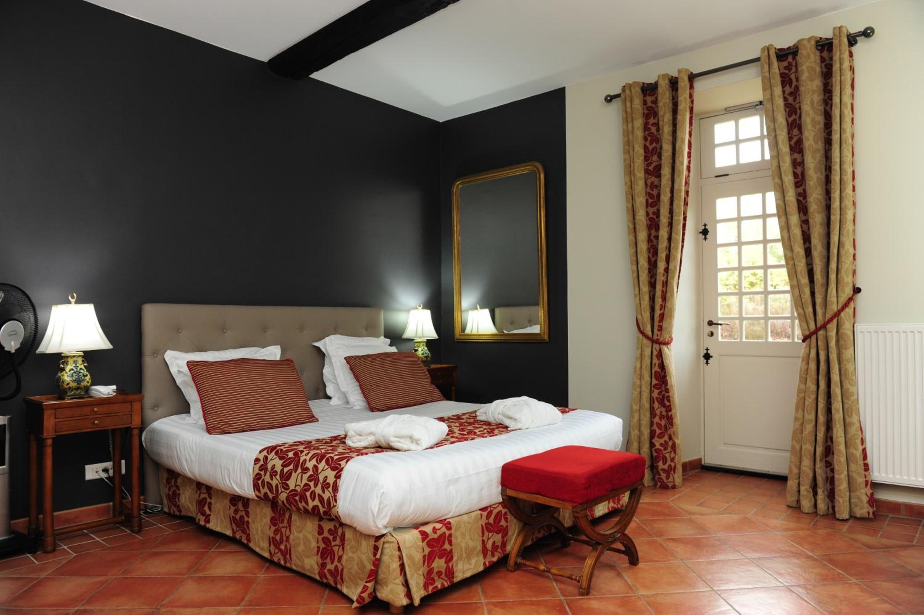 suite | minibar, desk, soundproofing, iron/ironing board