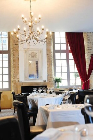 Lunch and dinner served