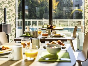 Frokostbuffé hver dag (mot et tillegg)