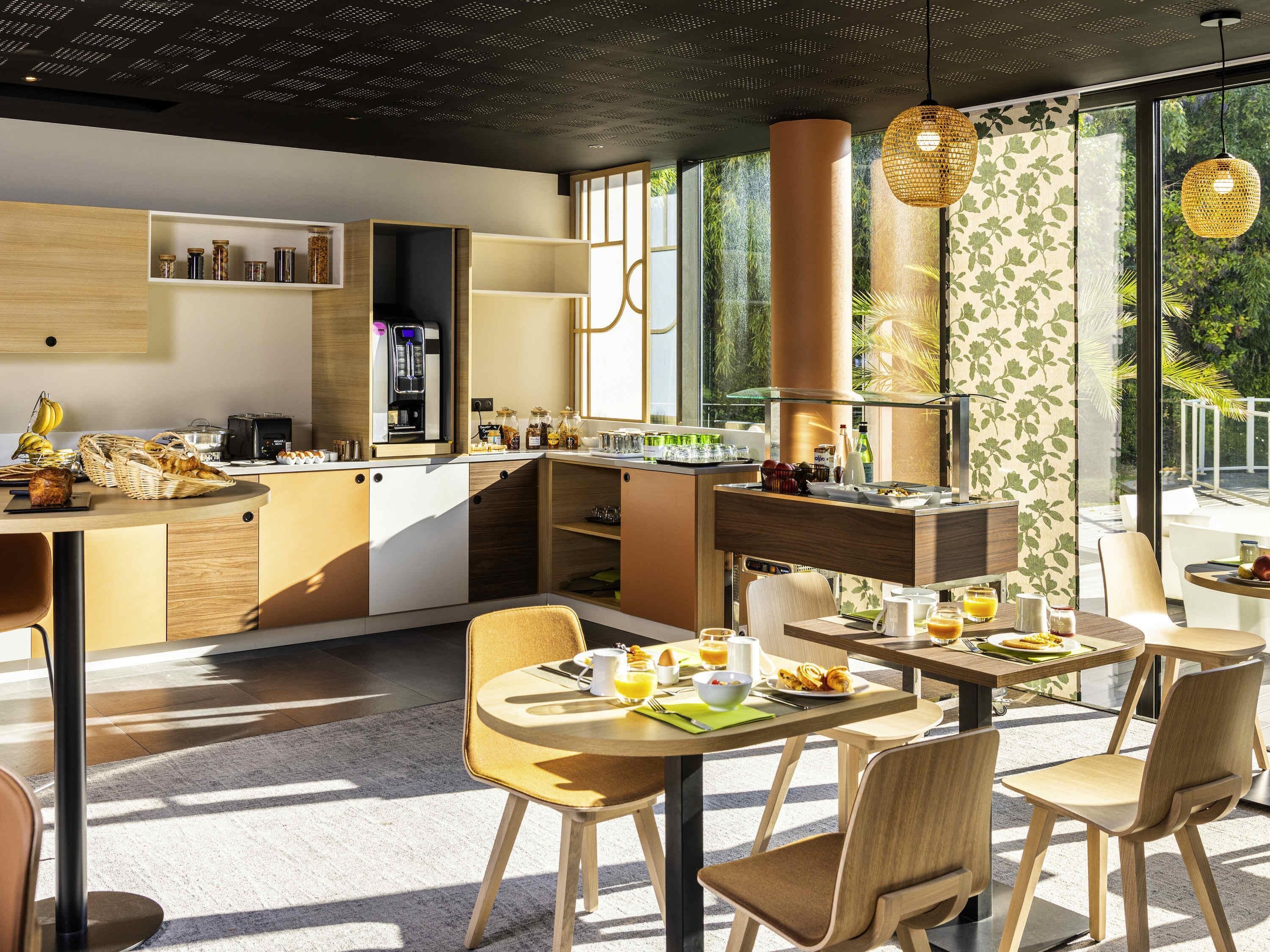 Petit déjeuner buffet (17.50 EUR par personne)