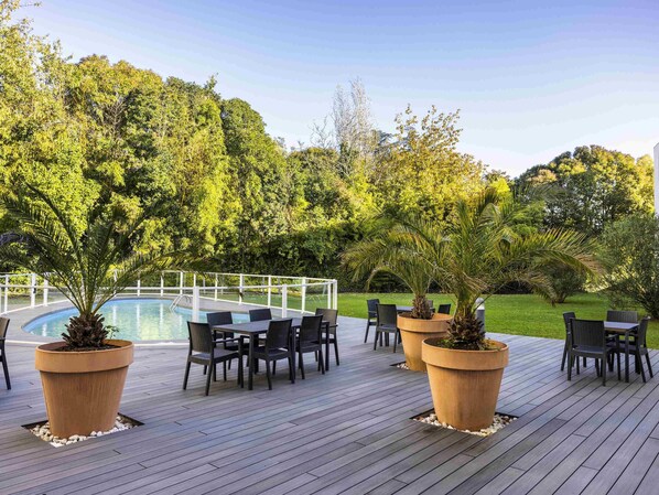 Outdoor pool, open 8:30 AM to 9:30 PM, pool loungers