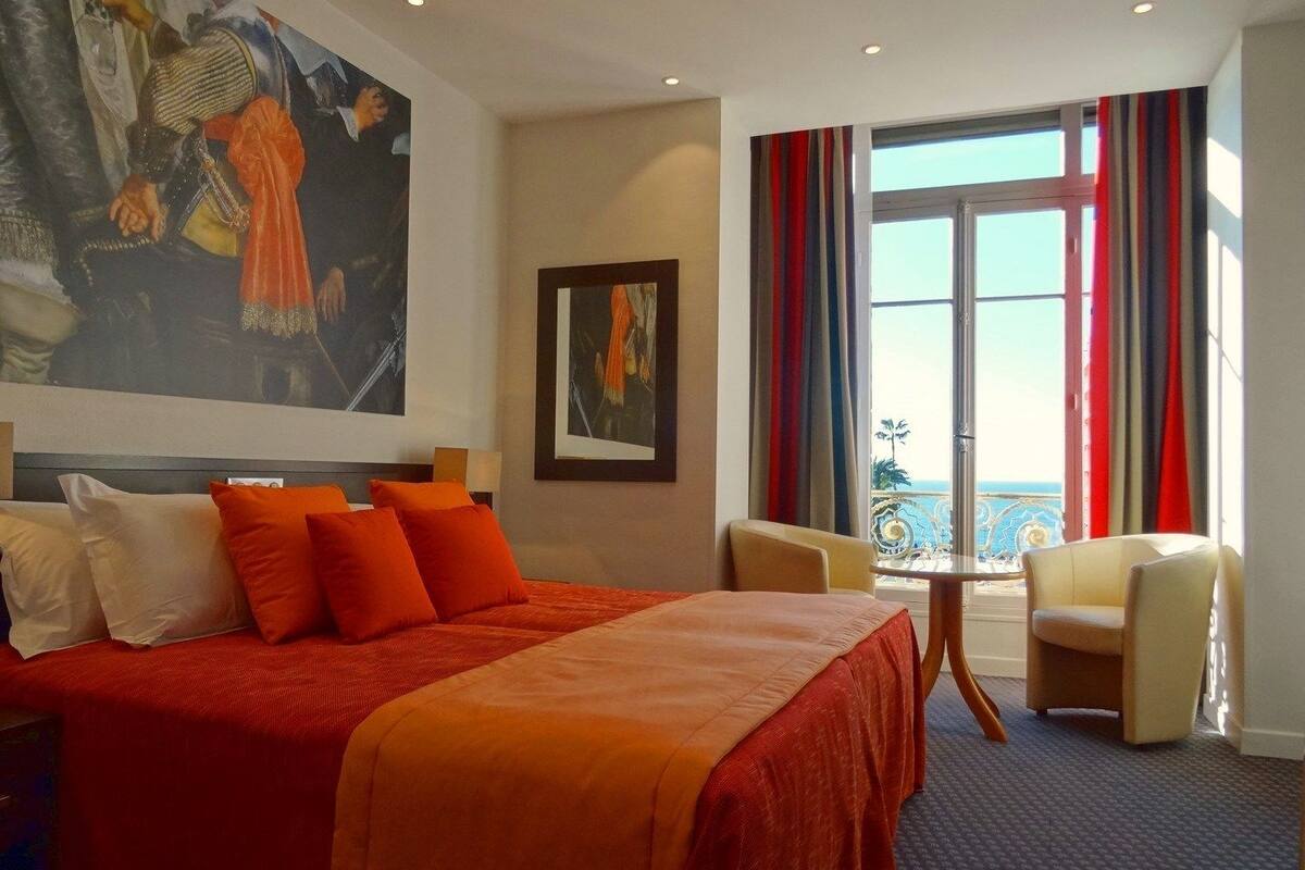 Superior Double or Twin Room, Sea View | Minibar, in-room safe, desk, soundproofing