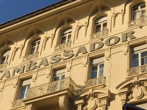 Front of property - Hotel Ambassador (Nice)