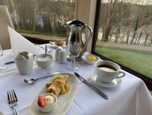 Standard Single Room | In-room safe, desk, soundproofing, iron/ironing board - Westport Woods Hotel & Spa (Westport)