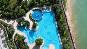 室內游泳池和室外游泳池