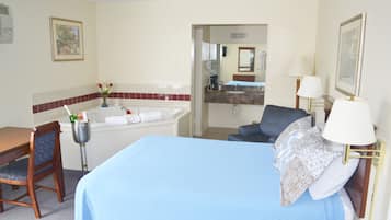 Deluxe Room, 1 Queen Bed, Jetted Tub | Jetted tub