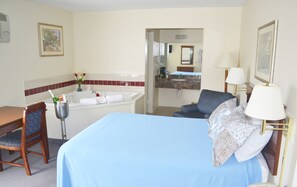 Deluxe Room, 1 Queen Bed, Jetted Tub | Jetted tub - Main Street Lodge and Suites (Port Huron)