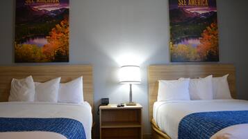 Værelse - 2 queensize-senge - ikke-ryger | Skrivebord, arbejdsområde til bærbare computere, mørklægningsgardiner