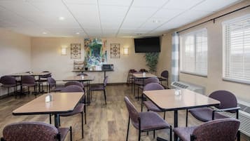 Free daily continental breakfast