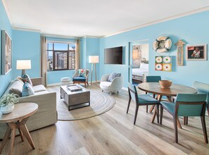 Frette Italian sheets, premium bedding, down comforters, pillowtop beds - Margaritaville Hotel San Diego Gaslamp Quarter (San Diego)