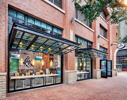 Serves lunch and dinner