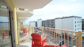 Standard Room, 1 King Bed | Balcony