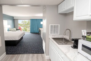 Premium bedding, blackout drapes, iron/ironing board - Bonita Beach Hotel (Ocean City)