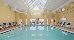 Indoor pool, a heated pool, sun loungers - Bonita Beach Hotel (Ocean City)