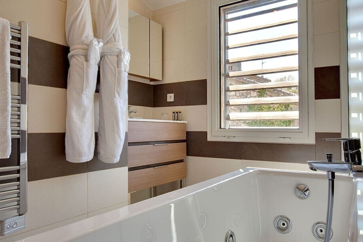 deluxe room | bathroom | hair dryer, bathrobes, slippers, towels