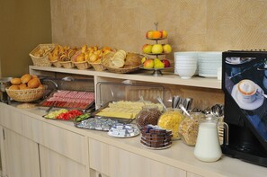 Daily buffet breakfast (HUF 6000 per person)