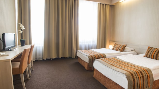 A hotel room with two beds, a desk with a computer, and a chair. - Star Hotel by Mellow Mood Hotels (Budapest)