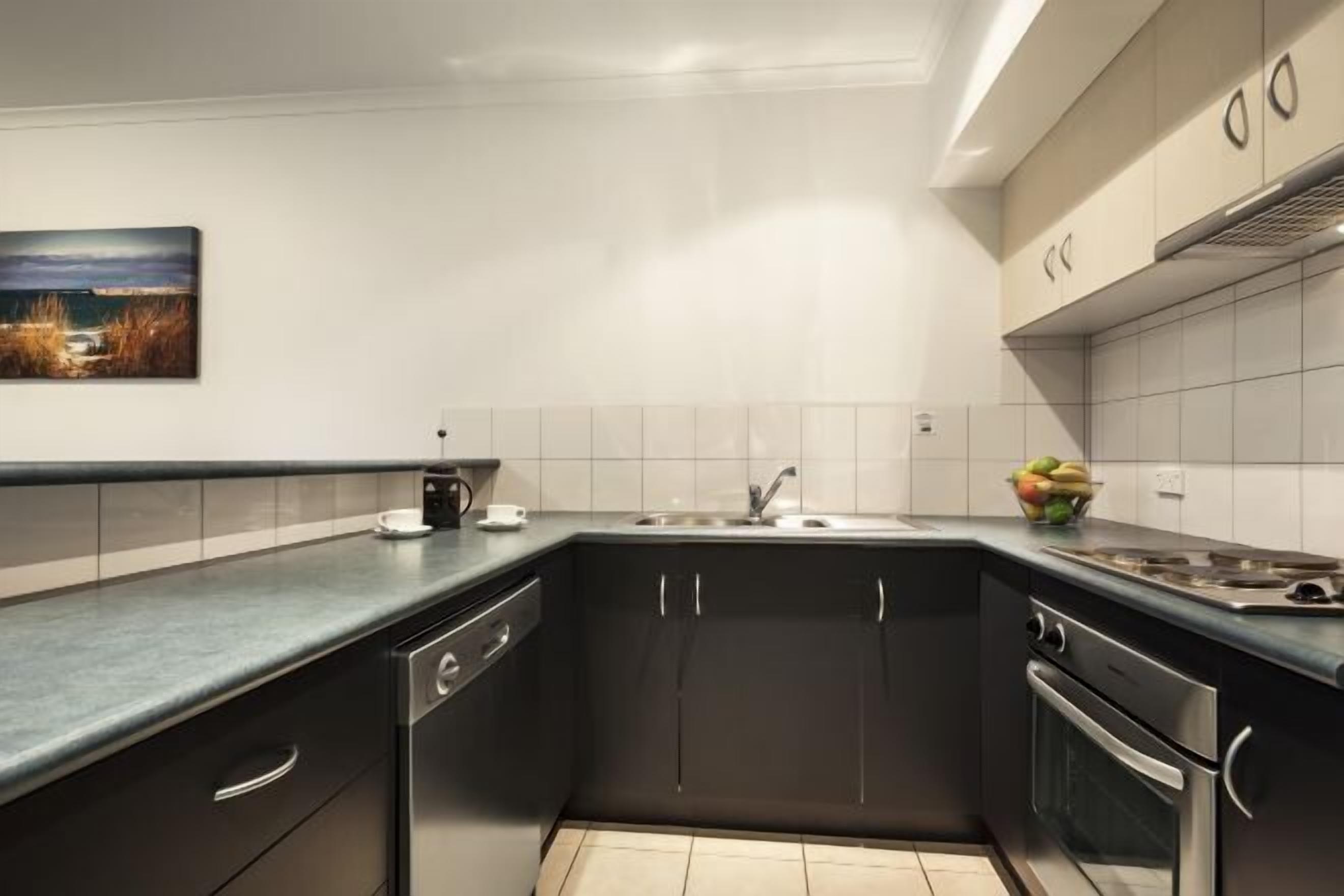 Mikrowelle, Herdplatte, Wasserkocher, Toaster