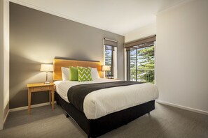 Literie de qualité, ameublement unique, bureau