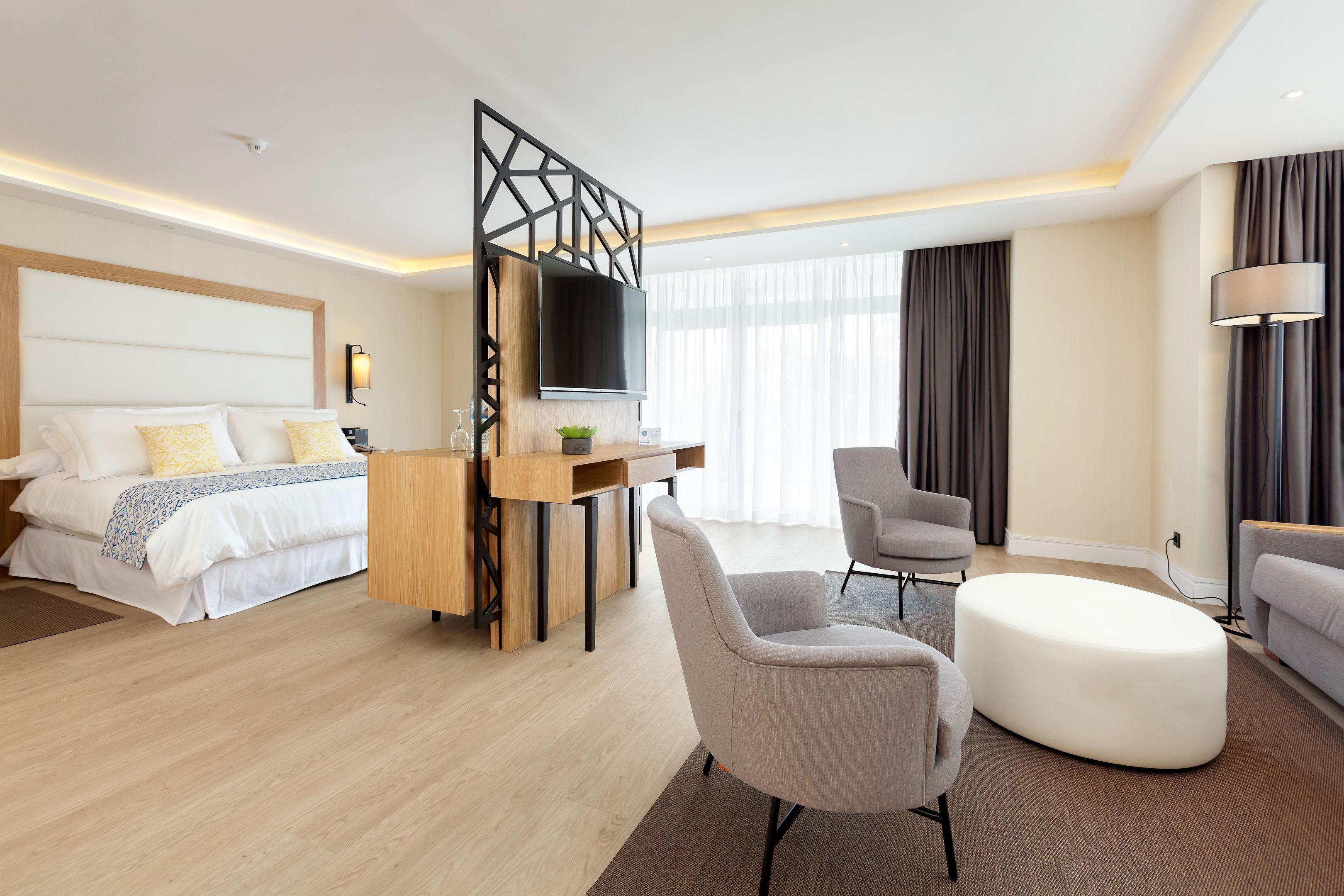 迷你吧、客房内保险箱、特色装修、办公桌