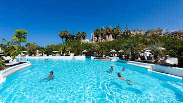 2 outdoor pools, pool umbrellas, sun loungers