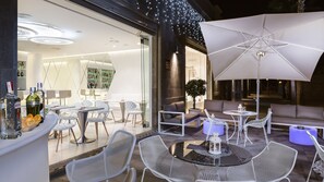 2 ห้องอาหาร, บริการอาหารเช้า