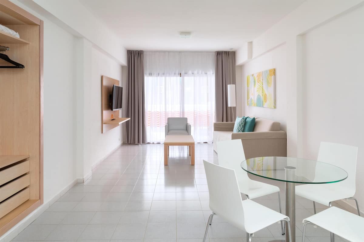 1 bedroom, in-room safe, individually decorated, desk