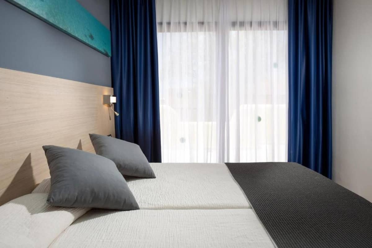 Single Room | 1 bedroom, in-room safe, individually decorated, desk