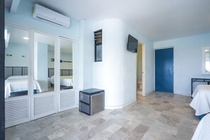 Rom – superior (Ocean View) | Oppholdsområde | En 32-tommers Flatskjerm-TV med kabel-kanaler samt TV