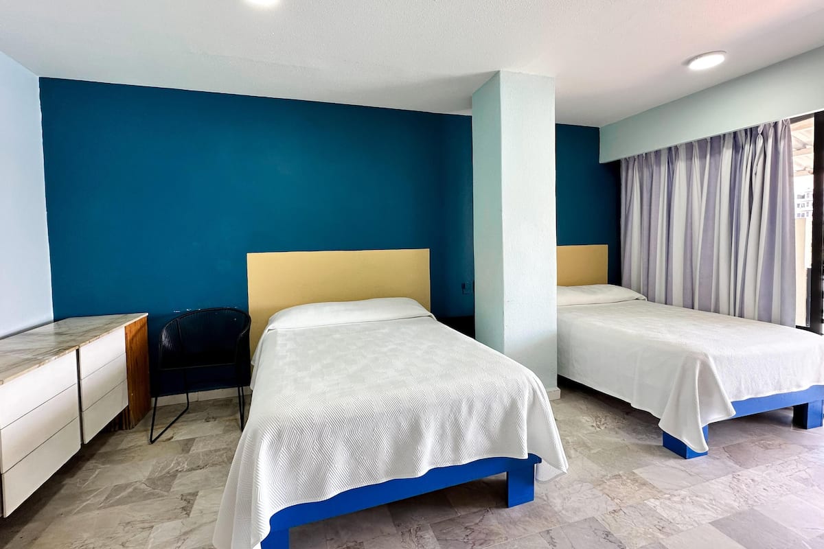 1 chambre, minibar, coffres-forts dans les chambres, draps fournis
