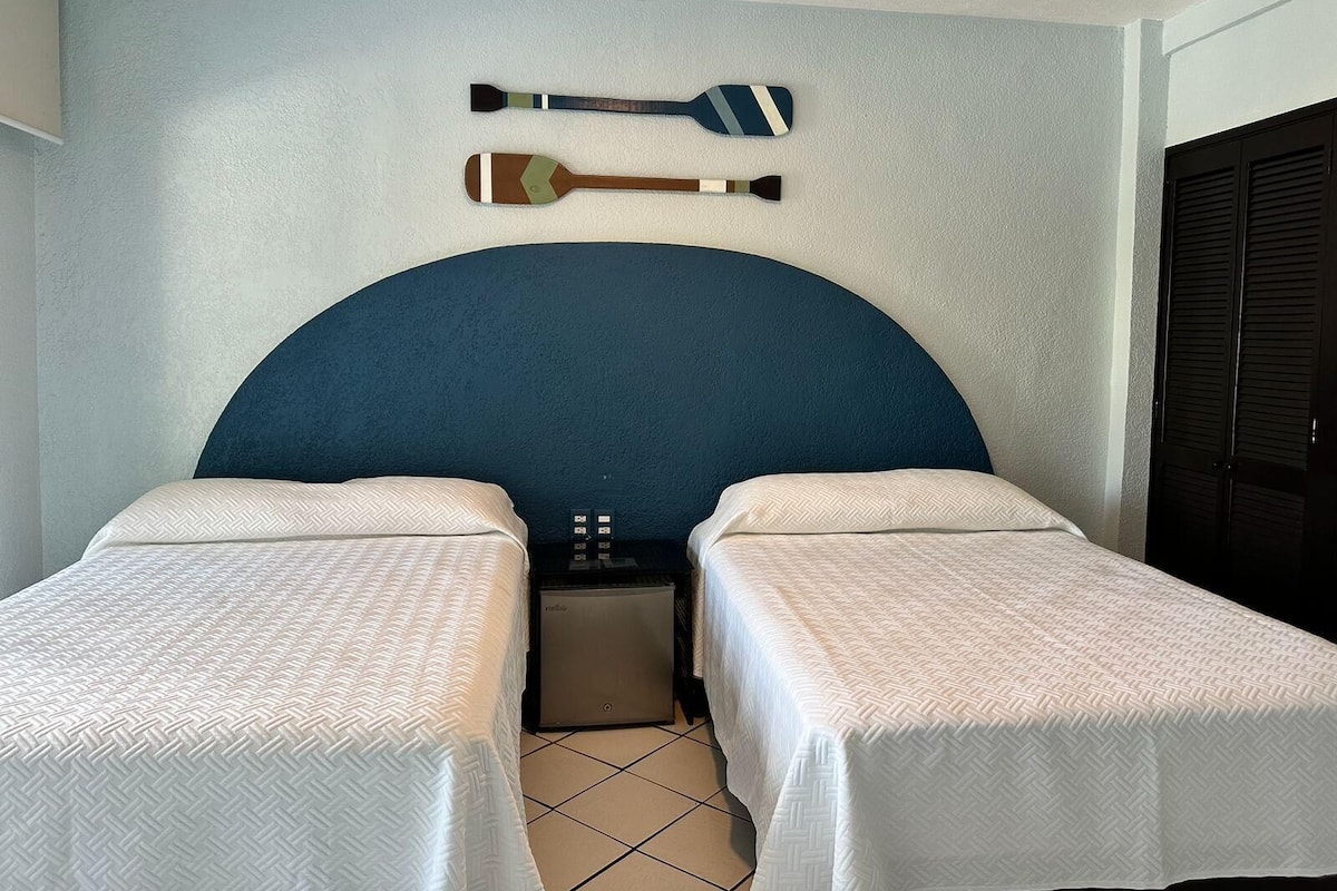 Minibar, in-room safe, bed sheets