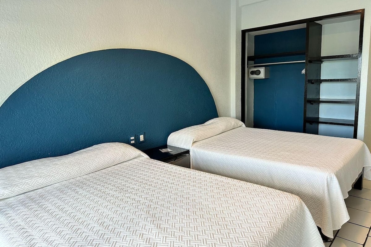 Minibar, pengeskab på værelset, sengetøj
