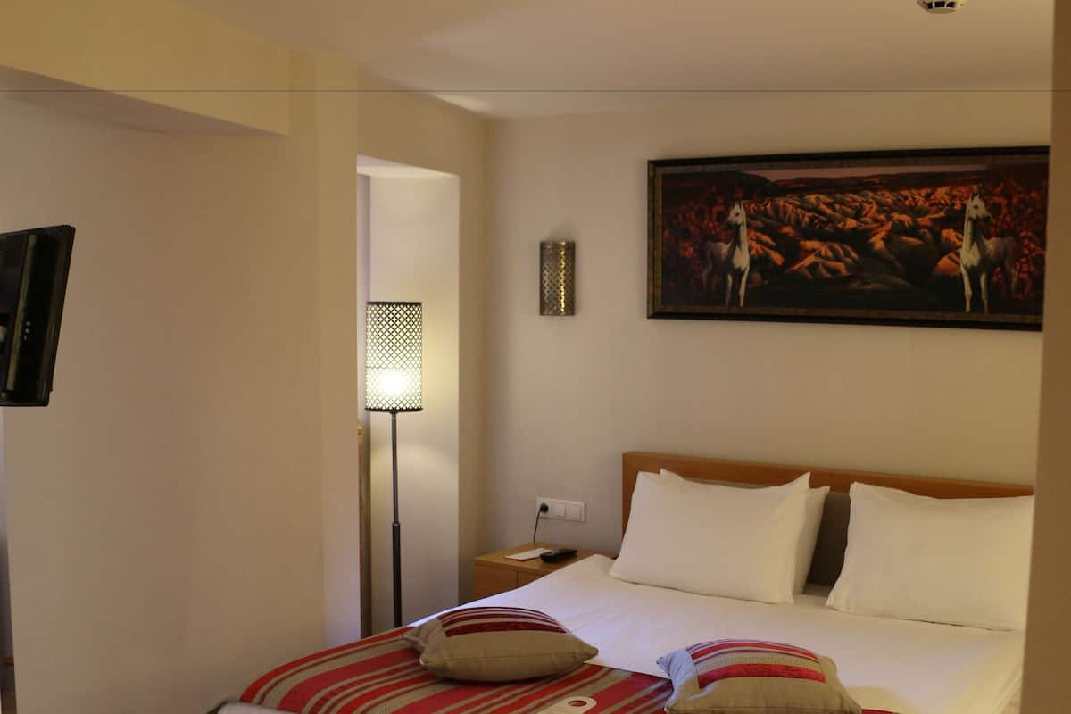 Suite Deluxe, 2 camere da letto | Biancheria da letto di alta qualità, minibar, una cassaforte in camera