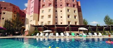 Seasonal outdoor pool