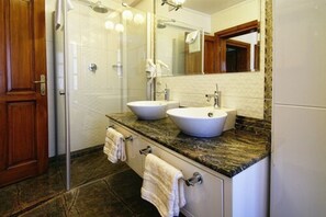  Villa  | Baño | Artículos de higiene personal gratuitos, secador de pelo y albornoces
