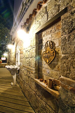 Front of property - Minyon Hotel (Antalya)