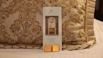 A brochure for the Morris House Hotel, featuring a unique experience combining luxury with history.