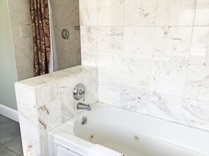 Luxury room 502 | Jetted tub