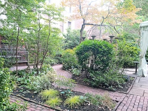 Luxury Room 201 Main House | Garden view