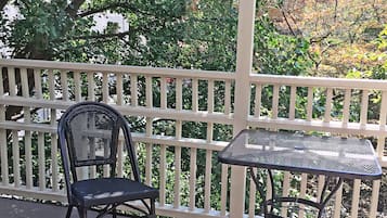 Wedding Suite. 103. King. Balcony | 阳台