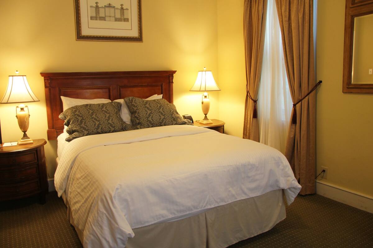 Standard Room 204 Main House | Premium bedding, pillowtop beds, iron/ironing board, WiFi (free)