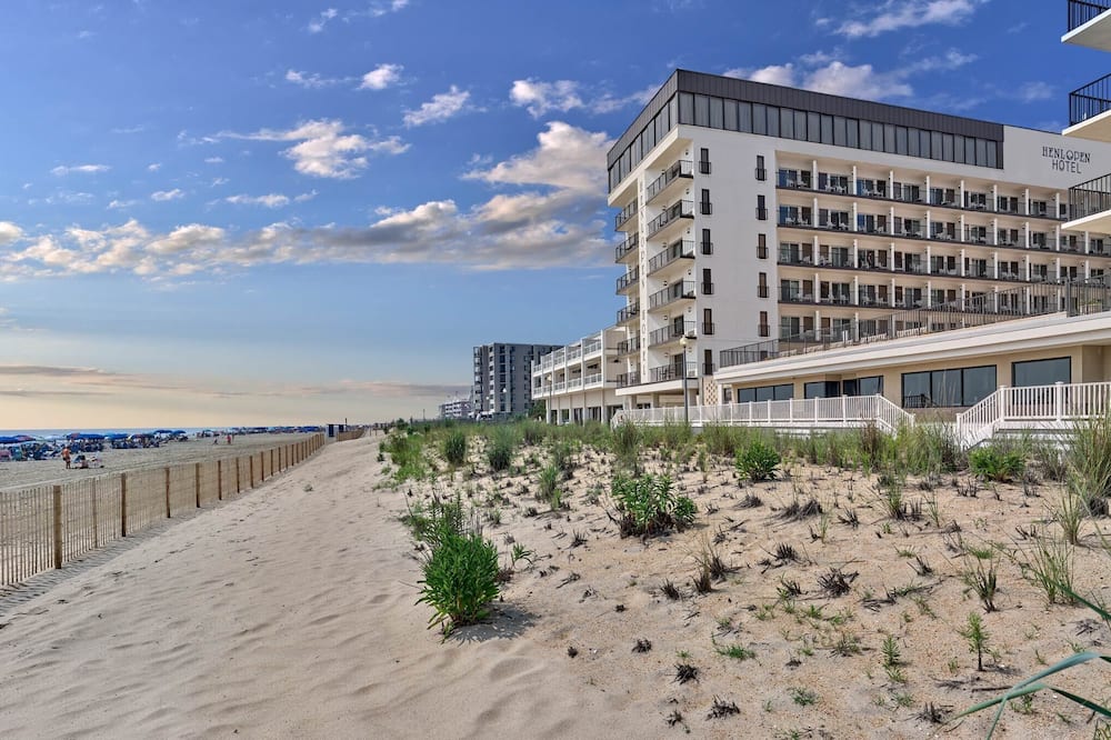 Henlopen Oceanfront Hotel