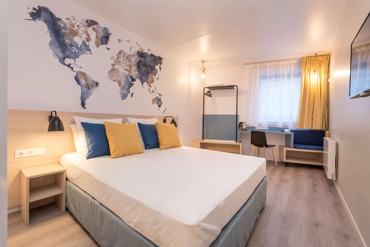 Standard Room, 1 Double Bed | Desk, soundproofing, cribs/infant beds, free WiFi