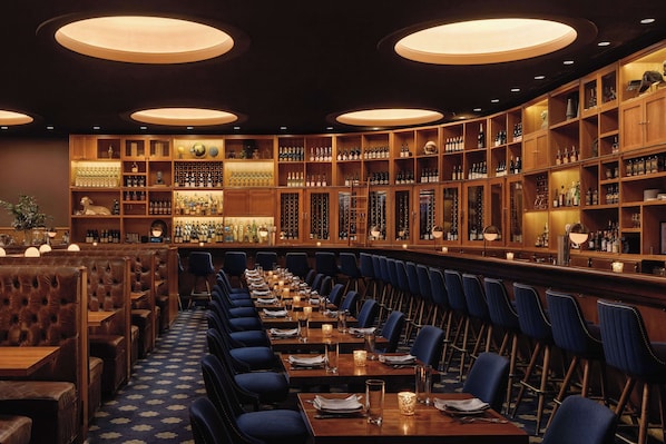 2 restaurants, lunch, dinner served; American cuisine