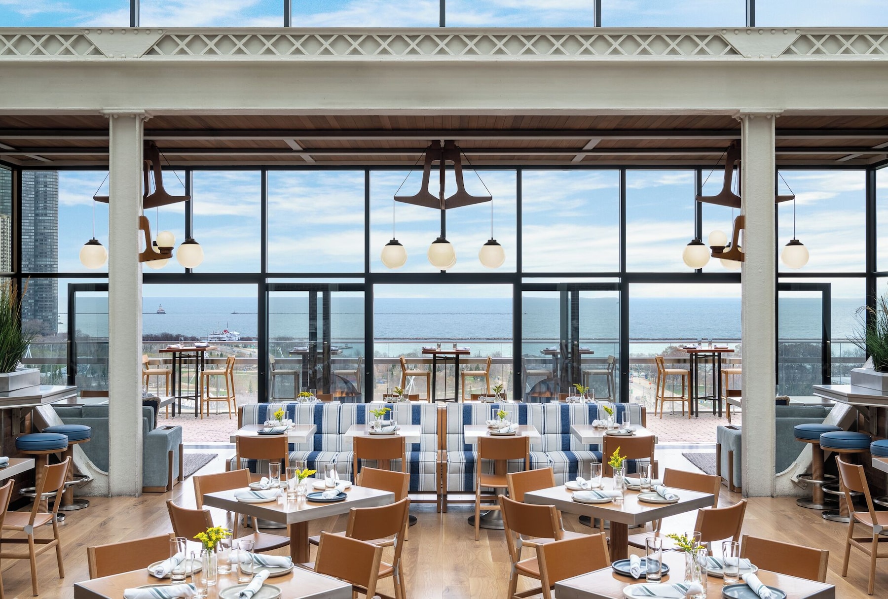 4 restaurants; breakfast, lunch, dinner, and brunch served
