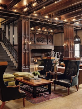 Sports facility at Chicago Athletic Association, a Hyatt Hotel