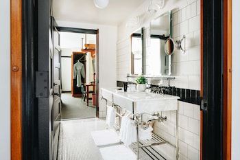 Suite (Bilevel) | Bathroom | Shower, designer toiletries, hair dryer, bathrobes at Chicago Athletic Association, a Hyatt Hotel