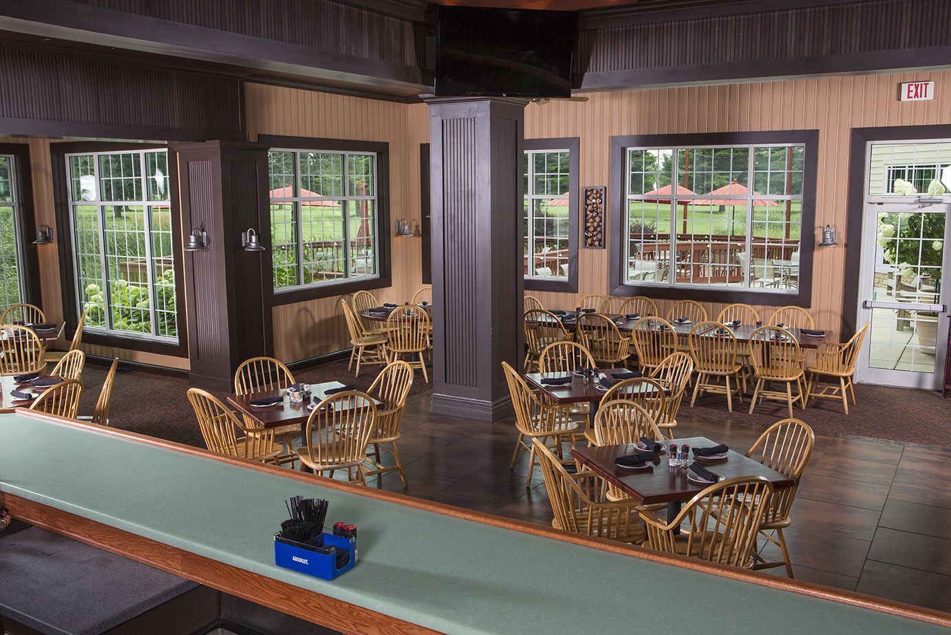 2 restaurants, breakfast, dinner served; american cuisine